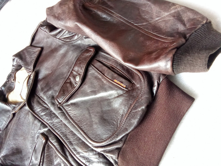 خرید کاپشن خلبانی مردانه اصل چرم طبیعی برند فرانسویی Helston اورجینال چرم